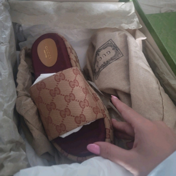 Brand new woman's original GG slide sandal 100% Authentic item come with receipt - Picture 1 of 5